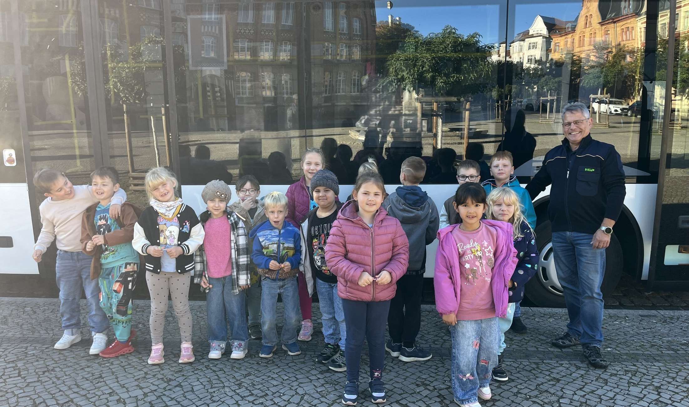 Sicher unterwegs – was Erstklässler in der Busschule lernen